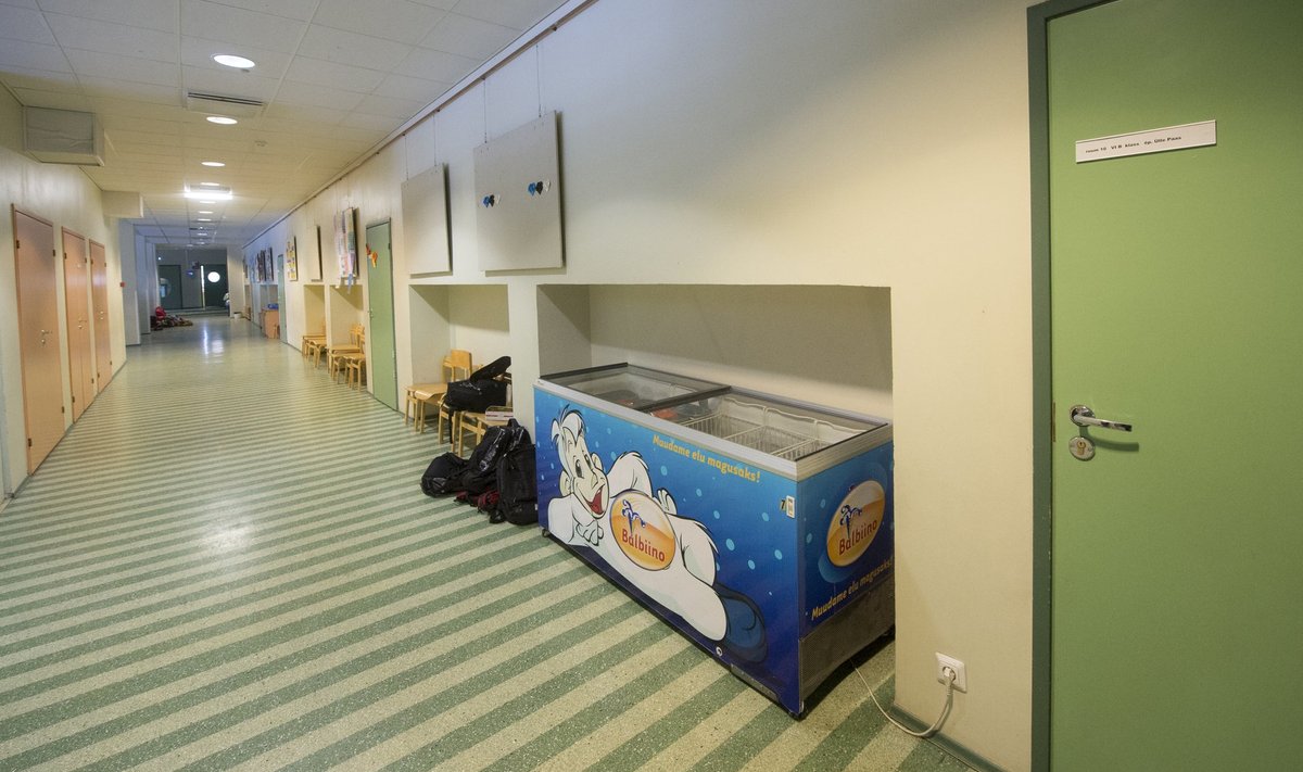 Balbiino jäätisekülmik Merivälja kooli koridoris