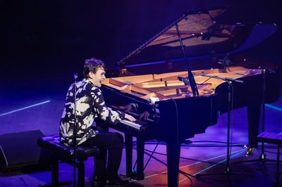 ÜHTESULAMINE Erakordse lavaenergiaga pianist tõmbas tuhat kuulajat enesega koheselt kaasa.