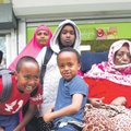 Somaalia naine tõi oma ema sõja jalust Rootsi