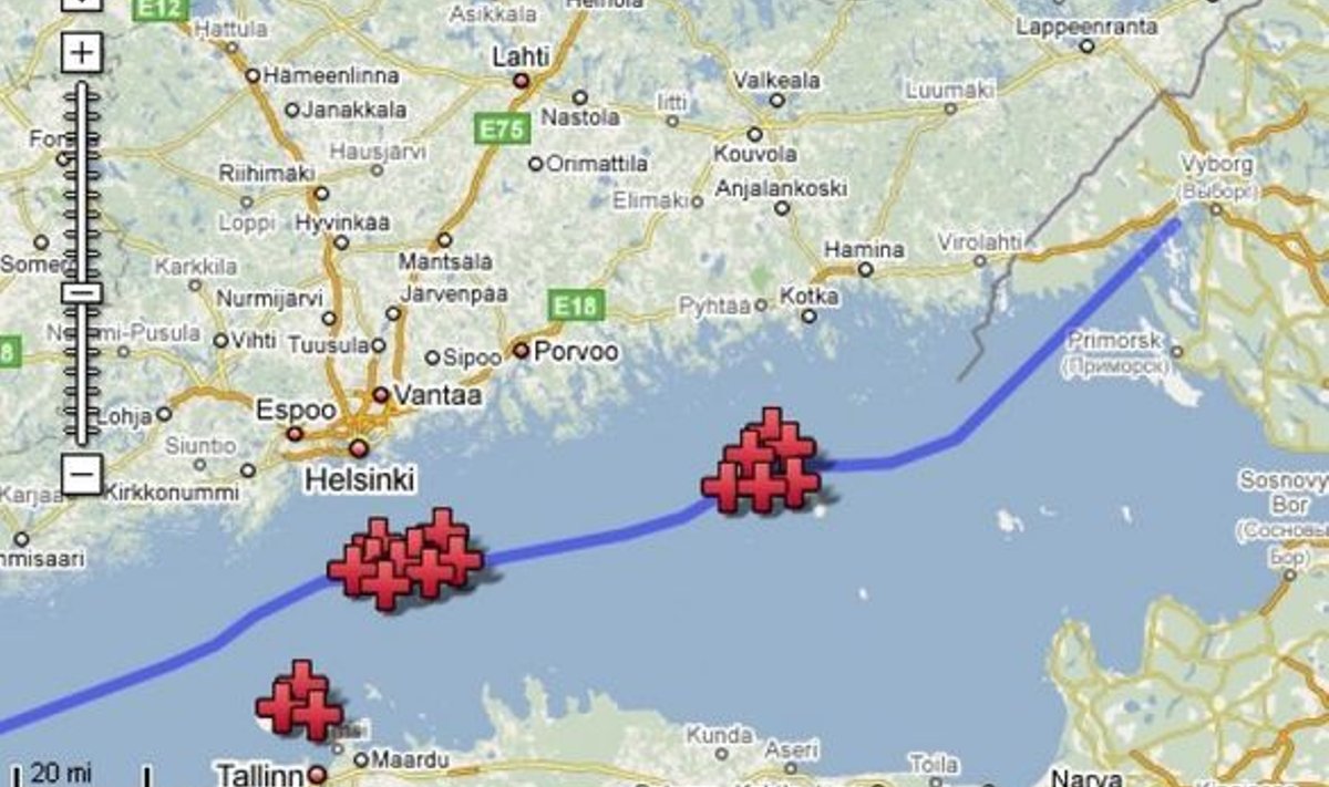 Ristidega on tähistatud võimalikud laevavrakkide piirkonnad Economisti andmetel. Sinine joon näitab gaasitoru marsruuti.