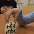 Пасхальные яйца с красными звездами и георгиевскими лентами - дети в России отправляют свои сувениры отцам-бойцам 