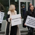 ФОТО | Члены KOOS пикетируют перед домом суда в поддержку Айво Петерсона