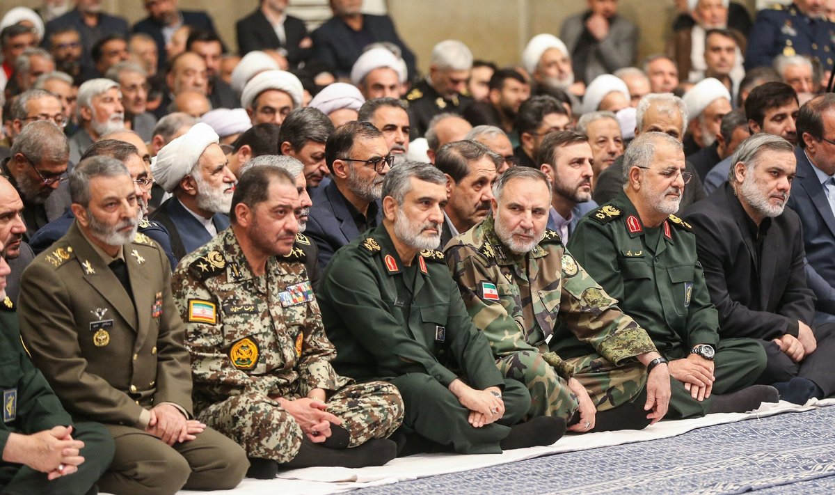 Iraani relvajõudude esindajad osalevad kohtumisel riigipea ajatolla Khameneiga, 3. aprill