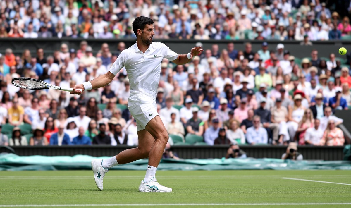 Novak Djokovic alustas Wimbledoni suure slämmi turniiri kindla võiduga.