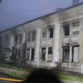 DELFI FOTOD ja VIDEO: Narvas süüdati mahajäetud kultuurimaja