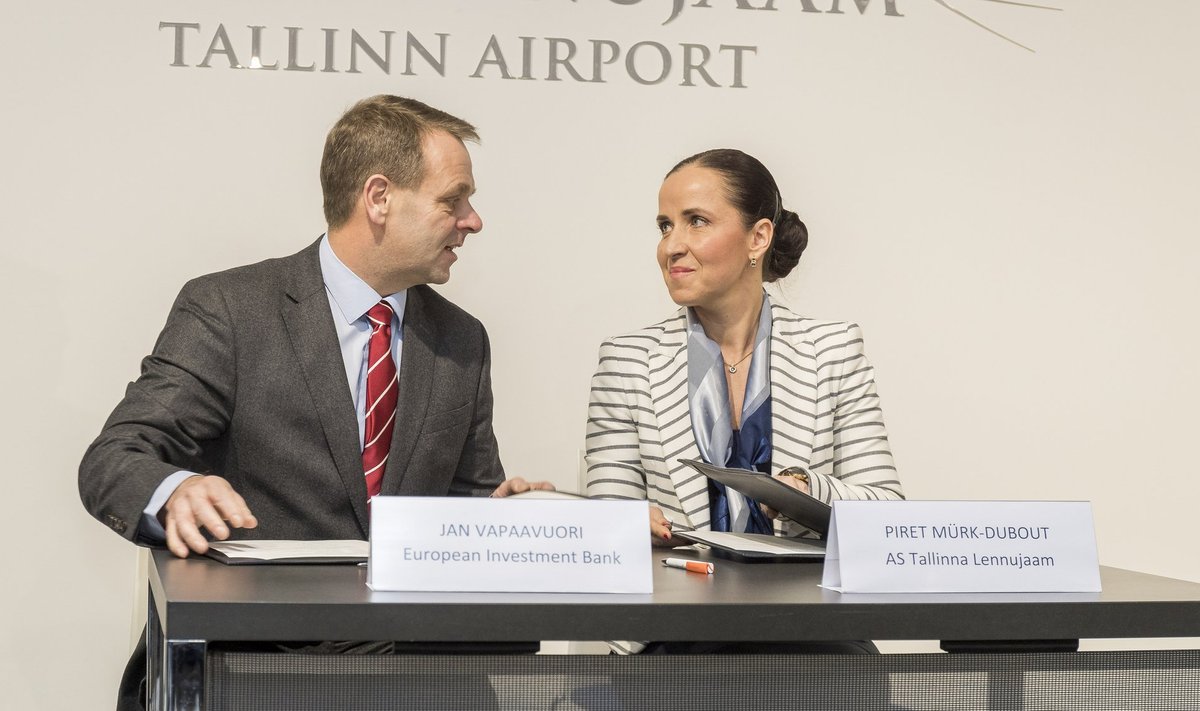 EIP asejuht Jan Vapaavuori ja Tallinna Lennujaama tegevjuht Piret Mürk-Dubout on lepinguga rahul.