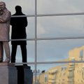 Old Traffordi ees avati Sir Alex Fergusoni skulptuur