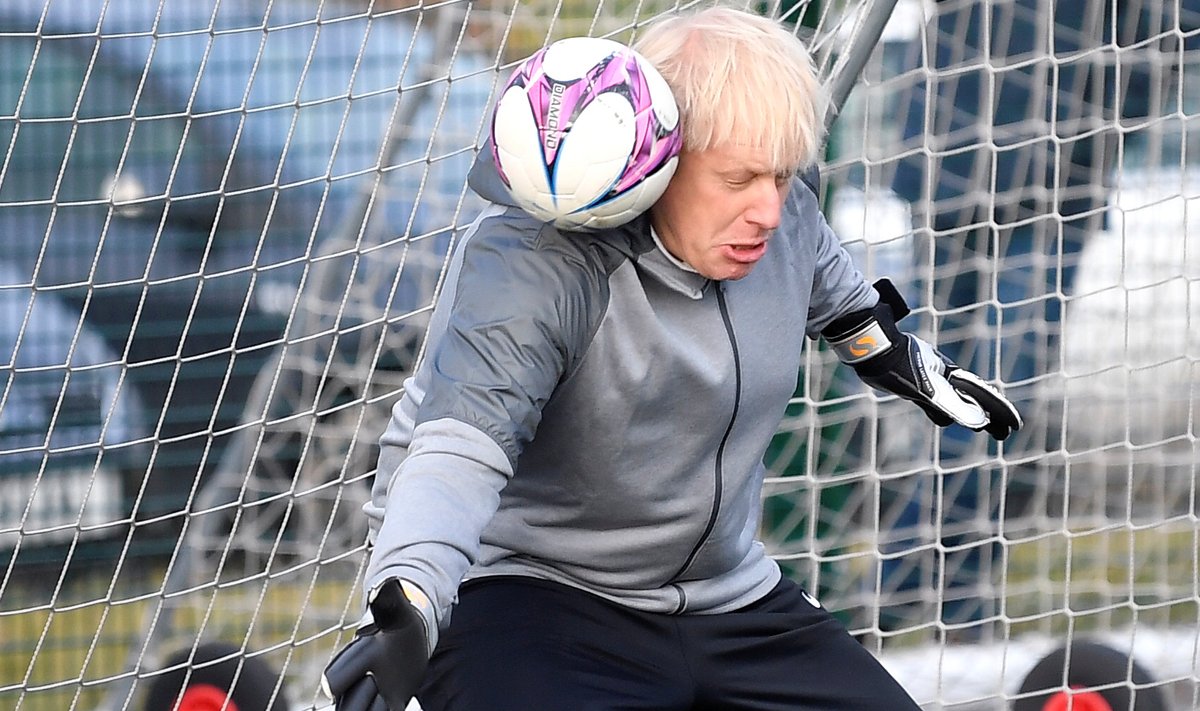 Briti peaminister Boris Johnson peab sel neljapäeval valimistel pingutama veel rohkem kui jalgpalliplatsil mängides, et lõpuks Brexitini jõuda. Pildil Johnson nädalavahetusel kampaaniaüritusel Cheadle Hulmes.