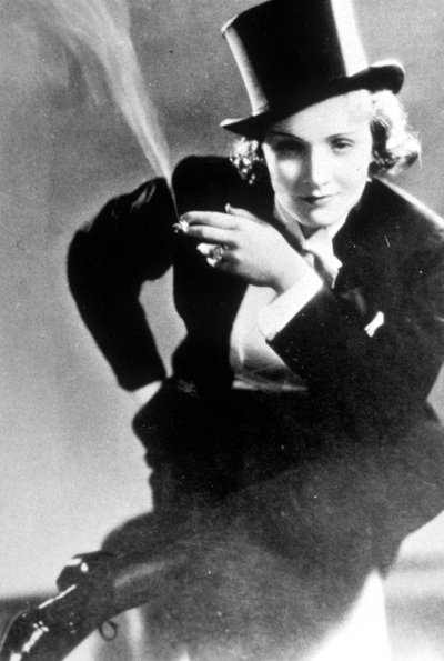 KAUBAMÄRK: Legendaarne näitleja ja laulja Marlene Dietrich murdis müüte naiste riietumisest ja kandis kogu elu erinevaid smokinguid.