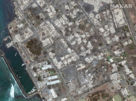 Satelliidipilt näitab hävingut Lahaina piirkonnas, mis ühe allika sõnul näeb välja, nagu „sõjas pommitatud piirkond“.