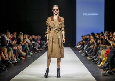 Eve Hansoni minimalistlik ja põnevate detailidega varustatud disain on sel kevadel väga praktiline garderoobi täiendus.