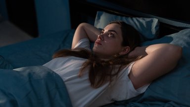 Не можете уснуть? На качество сна влияет не только кофеин, но также острая и жирная пища