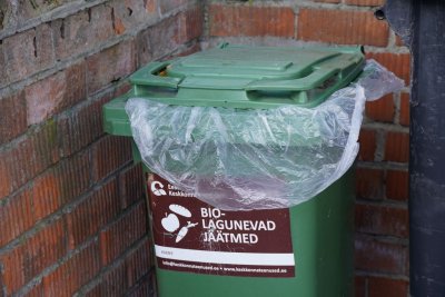 Biojäätmete kogumiskonteiner gaasitootmise ootel.