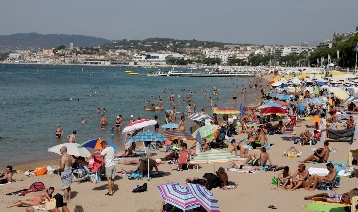 Härra võib koos perega siin Cannes'i rannas peagi puhata.
