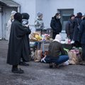 ФОТО | У центра приема беженцев выстроилась очередь. Таллиннцы угостили украинцев чаем и пирожками