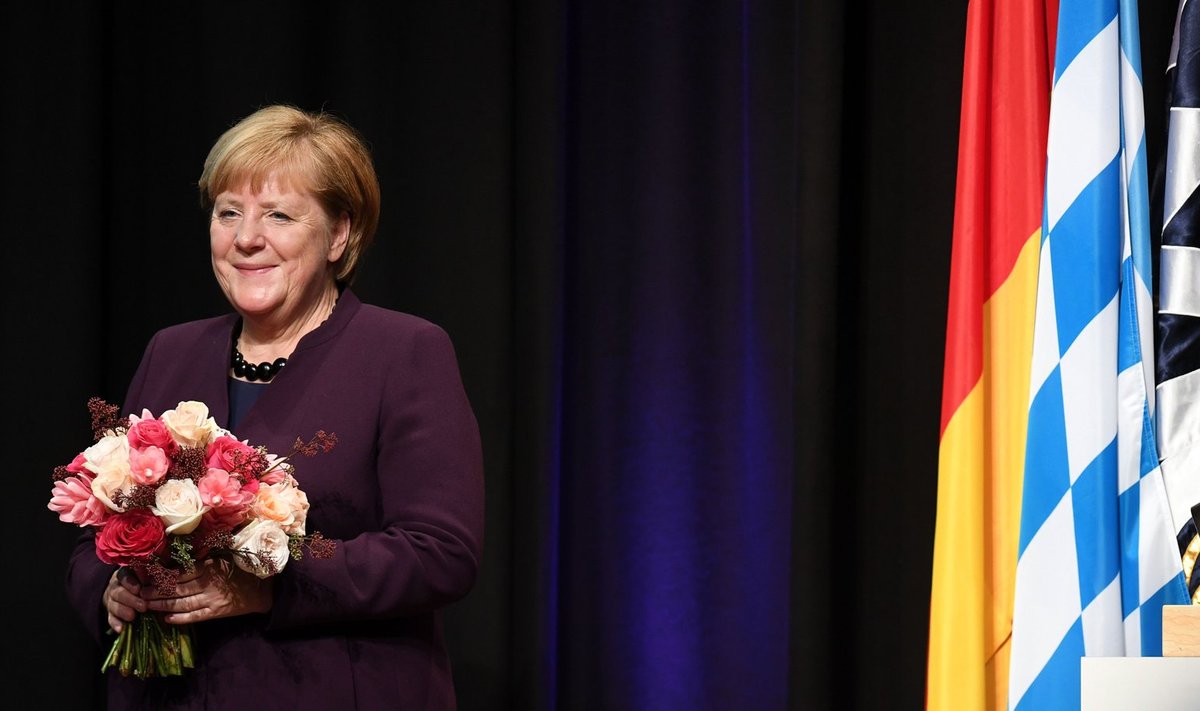 Samal ajal kui Kristlikud Demokraadid (CDU) vaidlesid esmaspäeval, kellega peaks Tüüringi liidumaal üritama koostööd teha, võttis erakonna eksjuht Angela Merkel Münchenis vastu hoopiski auhinna antisemiitluse vastu võitlemise eest.