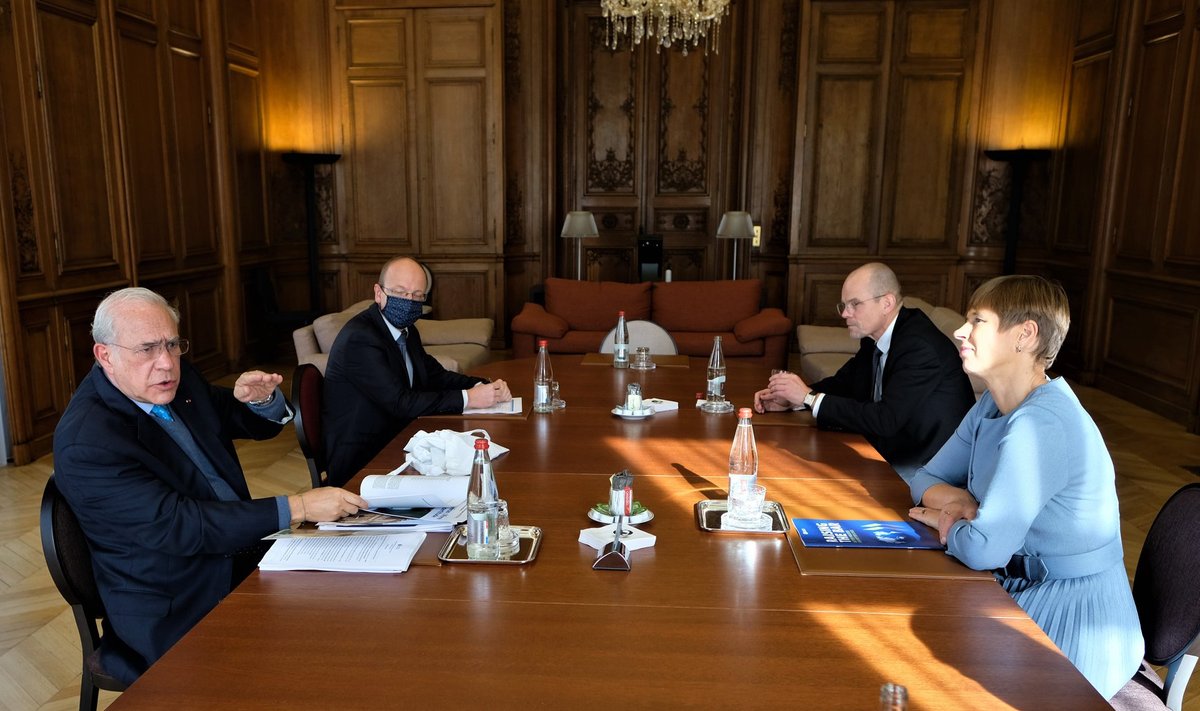 Vaevalt nädal pärast ametlikku kinnitust OECD juhiks kandideerimise kohta sõitis Kersti Kaljulaid Pariisi, et OECD praeguse peasekretäri Ángel Gurría (vasakul) kabinet oma silmaga üle vaadata.
