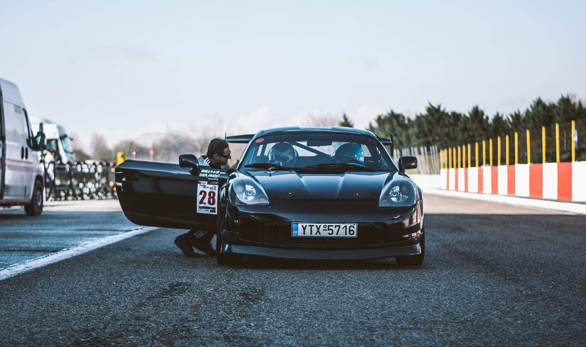 Toyota MR2 Spyder Kreekas