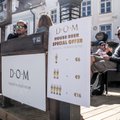 ФОТО: Смотрите, сколько стоит пиво на террасах на Ратушной площади в Таллинне