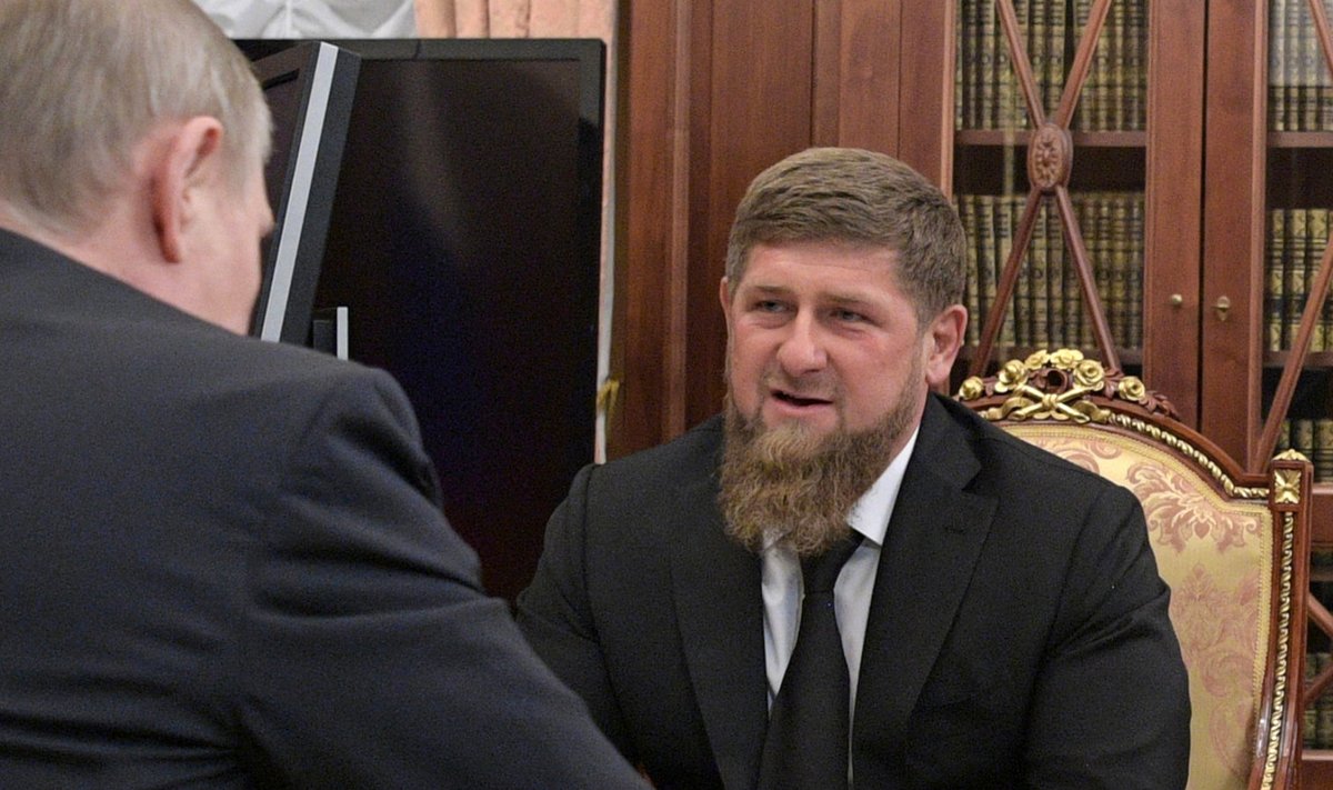 Tšetšeenia president Ramzan Kadõrov eitas 19. aprillil president Putiniga kohtudes kõiki süüdistusi.