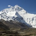 VIDEOD: Need kaks teed viivad juba ronijate horde Mount Everesti tippu