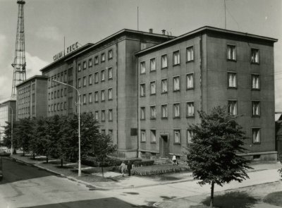 Enne Grand Gonsiorit asus majas sotsiaalministeerium, nõukogude perioodil tegutses seal ENSV Põlevkivi- ja Keemiatööstuse Rahvakomissariaadi haldushoone.