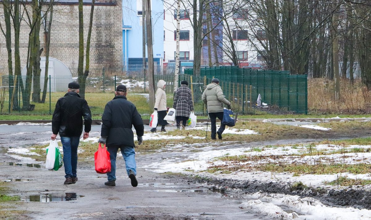 Paljassaare supiköögis käivad vaesemad inimesed toidumoona järel. Eestis elab suhtelises vaesuses üle 280 000 inimese.