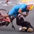VIDEO | Karm õnnetus! Võidu suunas kihutanud jalgrattur põrkas finišisirgel pealtvaatajaga kokku