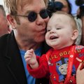 Pisipoja ema: Elton John minu last ei saa!