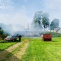 FOTOD | Viljandimaal hävis tulekahjus elumaja. Inimesed pääsesid vigastusteta 