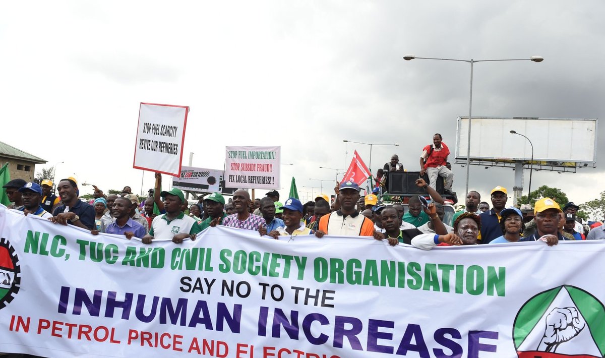 Nigeerias tulid inimesed tänavale nõudes tagasi 38 eurosendist bensiini liitrihinda