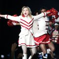 Oioi! Madonnal on tuuri katkestamise pärast suu ja silmad piinlikkust täis