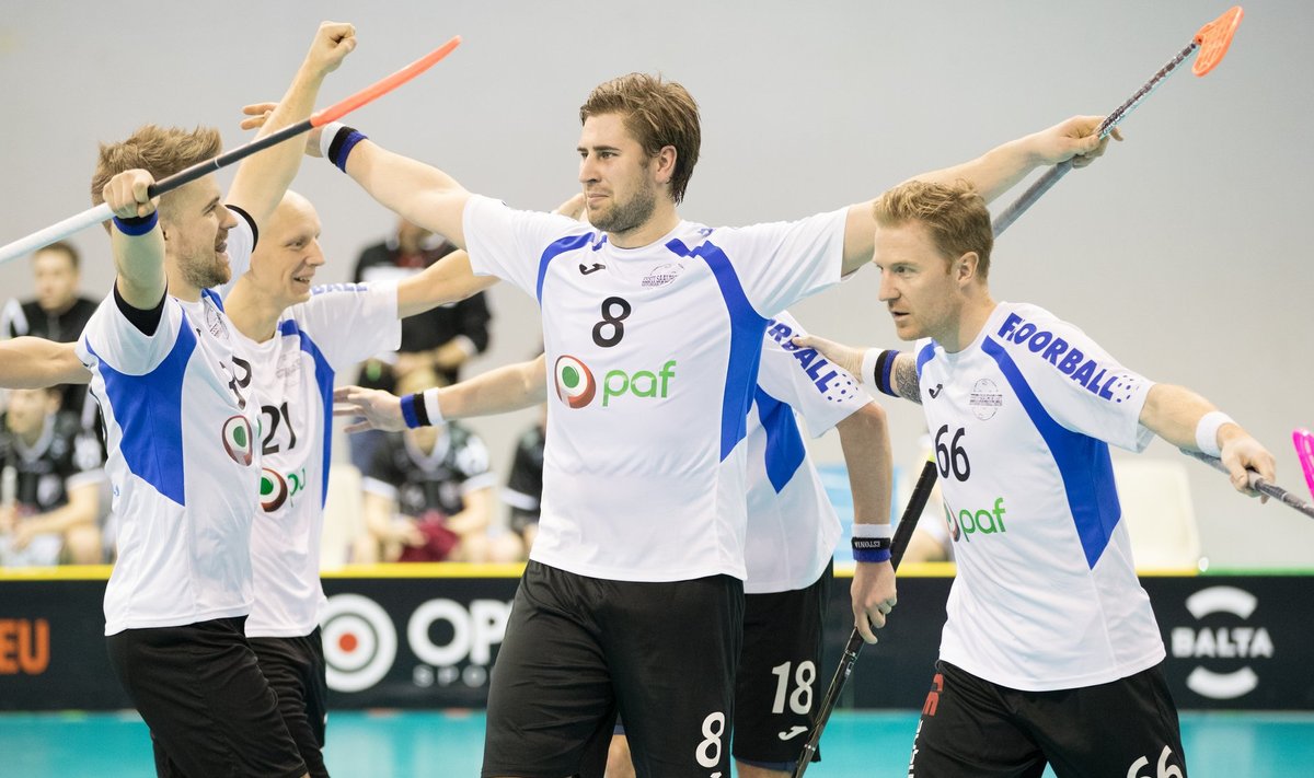 Neli väliseestlast Eesti saalihokikoondises: (vasakult) Victor Öberg, Patrik Markus, Patrik Kareliusson ja Andreas Wõiduma