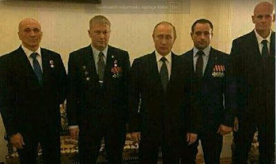 Дмитрий Уткин крайний справа.