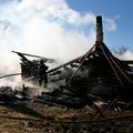 FOTOD: Meie Maa endise töötaja talumaja põles varemeteks