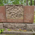 ФОТО | В Пярну перенесли красноармейский памятник, идет раскопка воинских захоронений