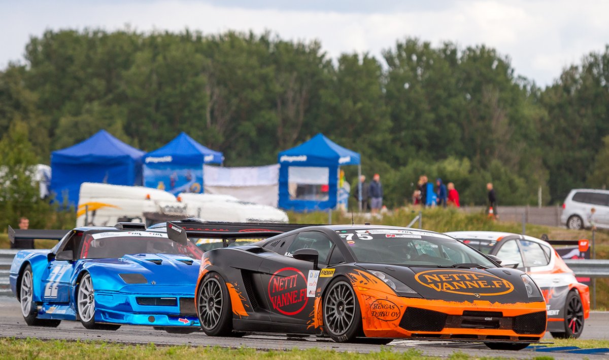 Lamborghinid, Porsched ja võimsad superbaigid juba sel nädalavahetusel Pärnus.