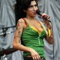 FOTOD | Vaata, millisena kujutatakse Amy Winehouse'i tema elust rääkivas linateoses