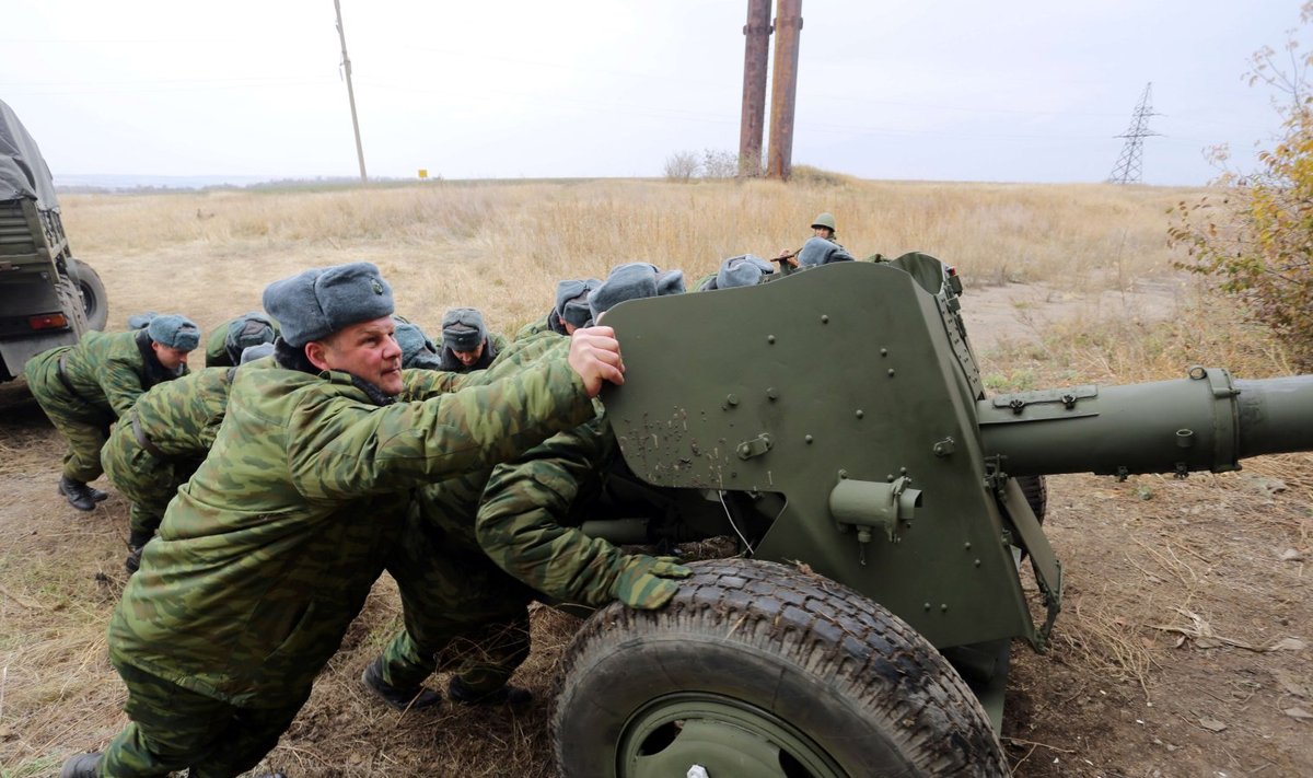 Donetski vägede 100 mm MT-12 Rapira tankitõrjekahur