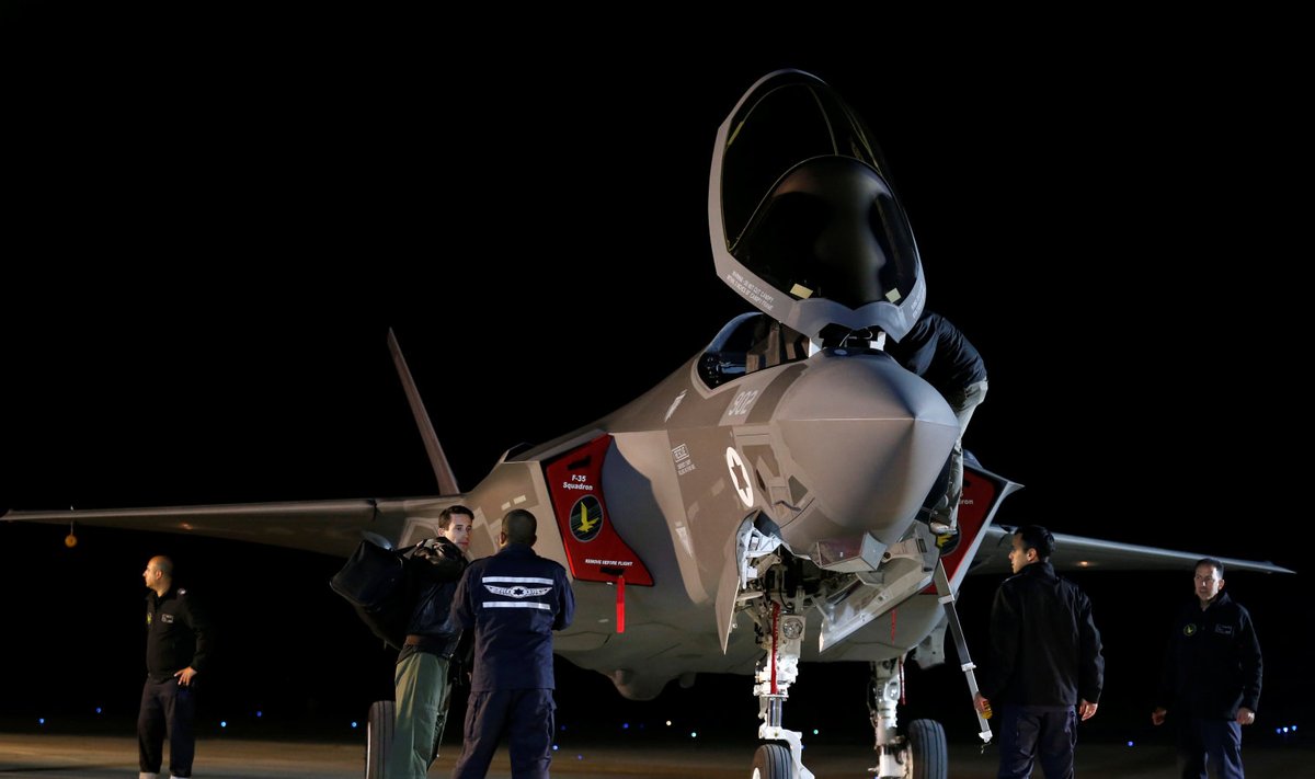 Värskeltostetud F-35 Iisraeli õhuväebaasis.