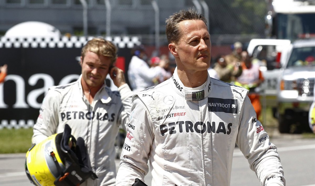 Michael Schumacher (esiplaanil) ning Nico Rosberg.