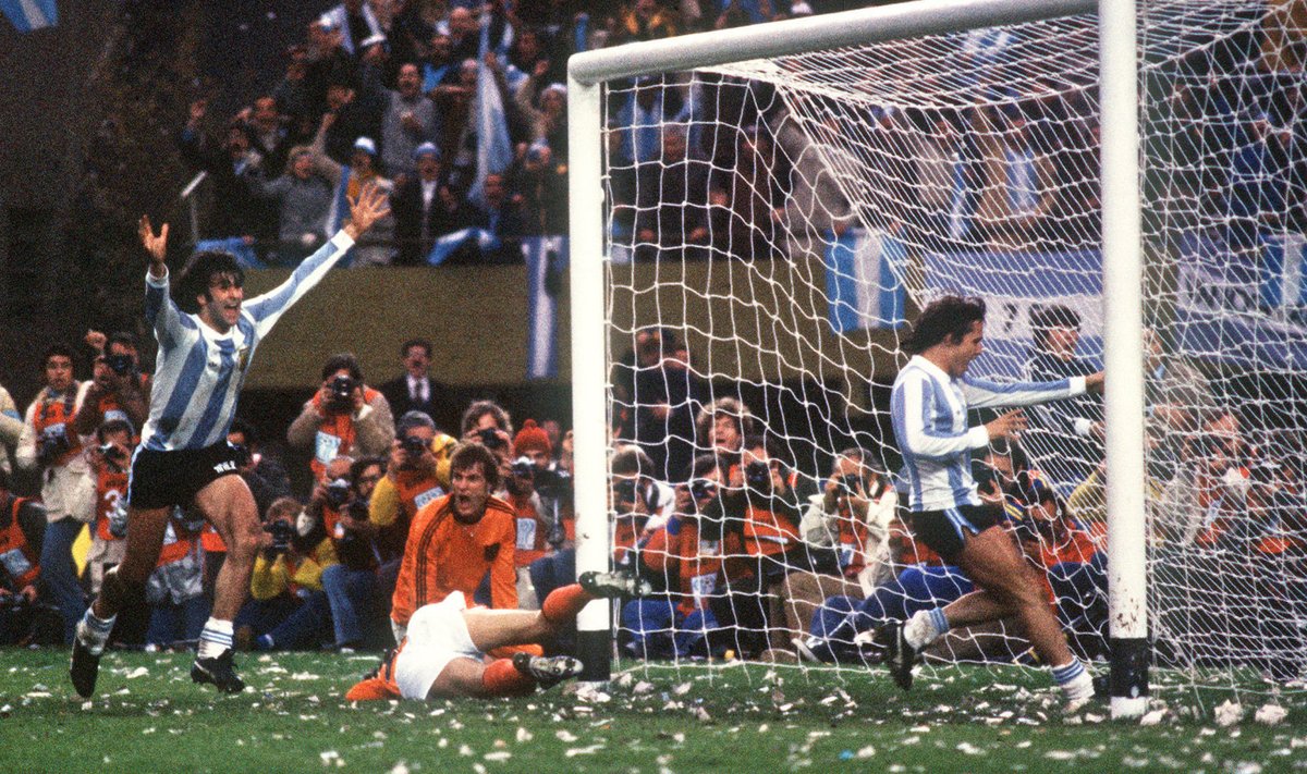 1978. aasta MMi finaal. Mario Kempes on viinud Argentina juhtima. 