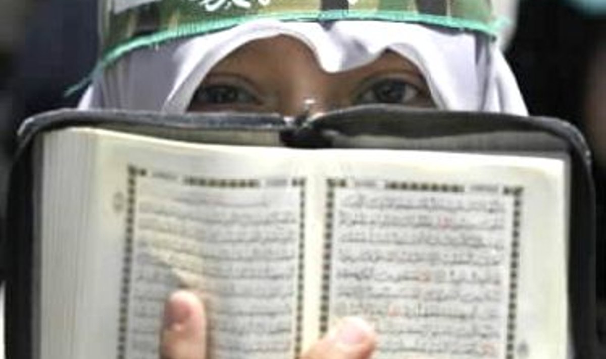 Hamasi toetaja koraaniga
