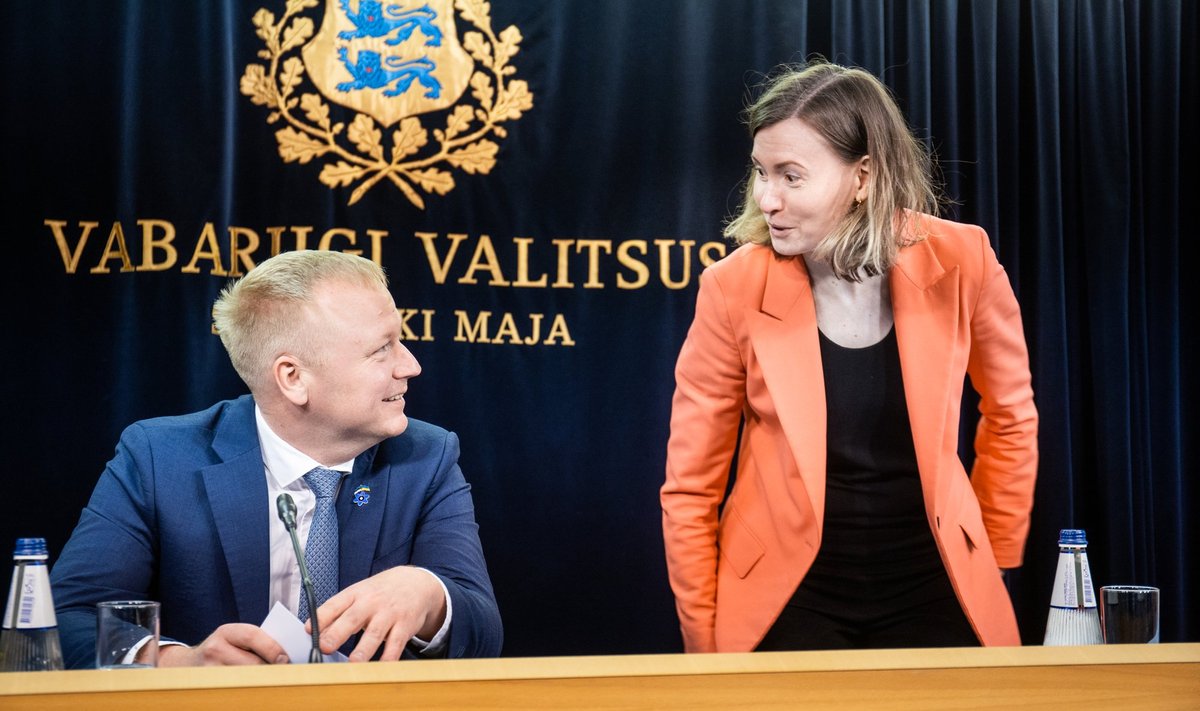 Sotsiaaldemokraatide aseesimees Riina Sikkut rahandusminister Mart Võrklaevale: sinu kokkuhoiuplaan on ebareaalne.