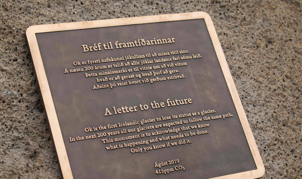 Mälestustahvel kadunud Okjökulli liustikule ka "Kiri tulevikku": "... me teame, mis toimub ja mida tuleb teha. Ainult teie teate, kas me tegime seda."