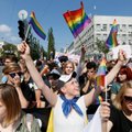FOTOD | Kiievi geiparaadist võttis osa mitutuhat inimest, politsei kähmles meeleavaldajatega