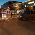 FOTOD SÜNDMUSKOHALT: Tallinna kesklinnas seiskas takso ja liinibussi kokkupõrge liikluse täielikult