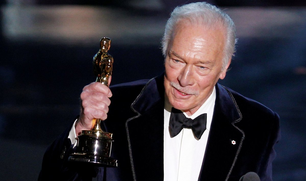 FILE PHOTO: Plummer, accepts the Oscar for best supporting actor  for his role in "Beginners" at the 84th Academy Awards in Hollywood