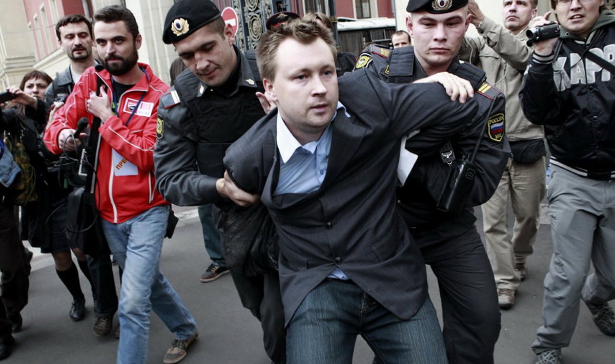 Nikolai Aleksejev oli üks seksuaalvähemuste õiguste eest võitleva protesti korraldajatest Moskva linnapea Juri Lužkovi vastu.