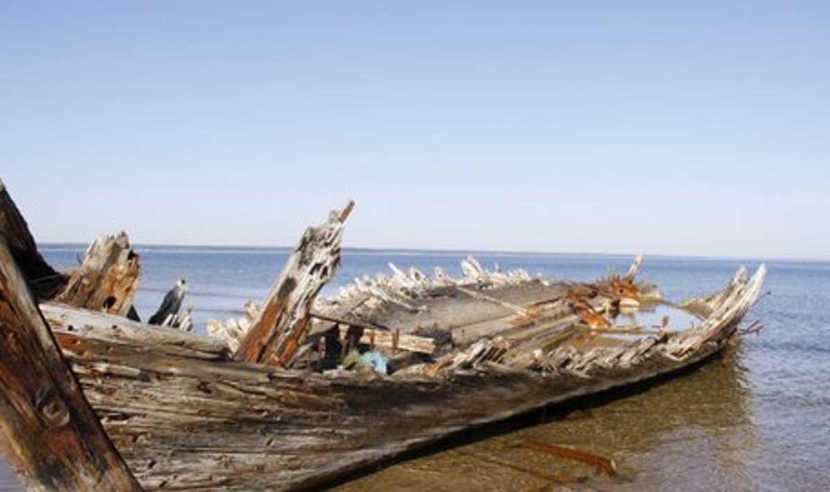 Mootorpurjekas "Raketa" vrakk Hara lahe rannas 30.5.2013. Foto: autori kogust.